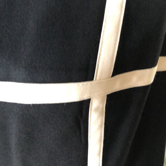 SZ 6 JULIAN TAYLOR 2 PIECE PANT SUIT BLACK W/ PALE CREAM  EXCELLENT CONDITION - Picture 3 of 9